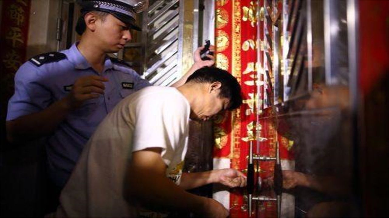 黑河请开锁师傅开了锁后，师傅为什么一般都不进门，就算主人请也不进去？